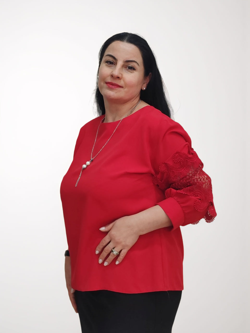 ბლუზკა - წითელი სექსუალური ბლუზა, მოდელი პროექციითა და ელეგანტურობით, აის ბანს ჯერშიპექტ ექვსოლქით.