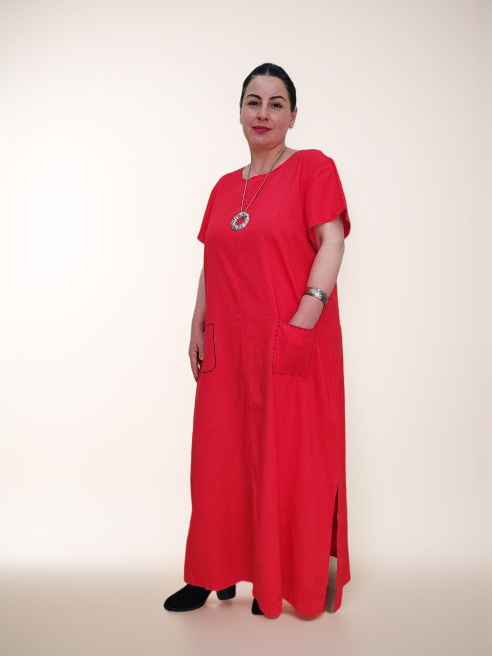 გრძელი წითელი თეთრეულის კაბა თბილისი საქართველო - მოდური სამკაული და დახვეწილი ხელახლა.