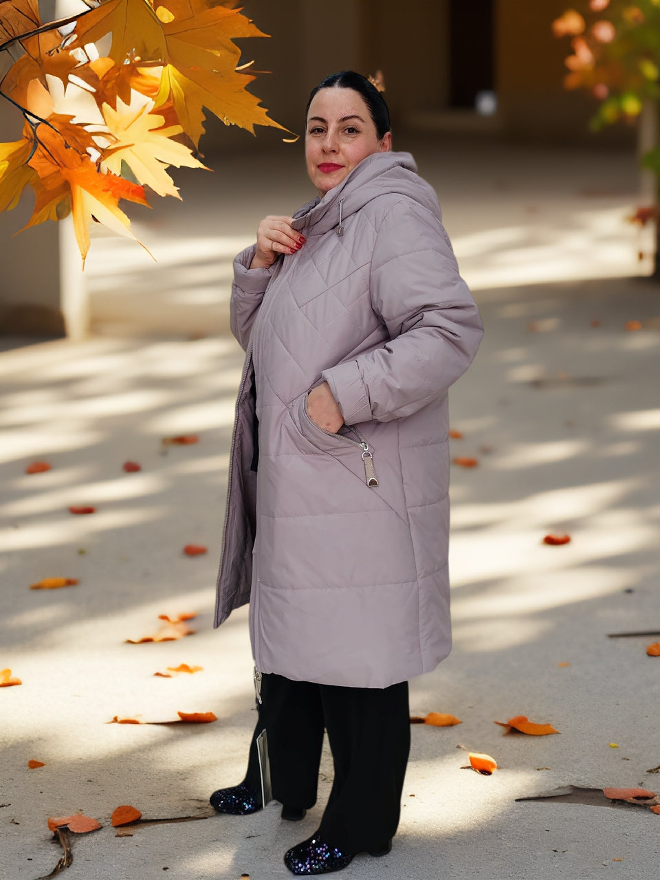 თბილი და თხელი ქურთუკი გვერდითი ჯიბეებით პლუს ზომის ქალებისთვის - Just Econom