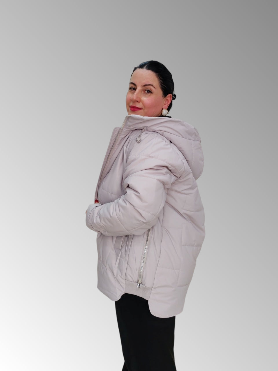 Куртка - მოდური და ფუნქციური, Perfect for outdoor activities.
