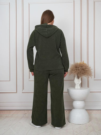 ქალის ხაკისფერი კორდის კოსტუმი შარვლით - სრულყოფილი სტილი ნებისმიერ შემთხვევისთვის.