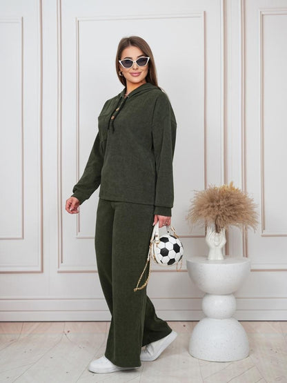 ქალის ხაკისფერი კორდის კოსტუმი შარვლით - პორტატული და კომფორტული არჩევანი.