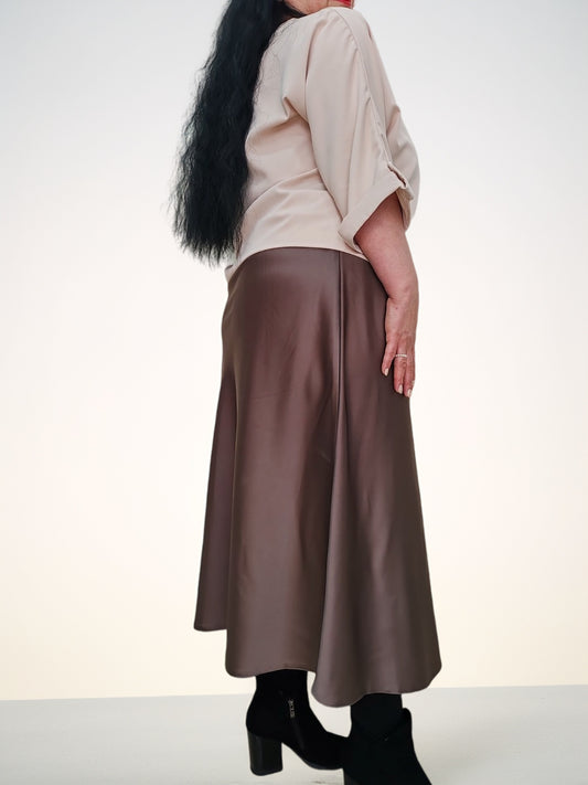 იაპონური აბრეშუმის ქვედაკაბა პლუს ზომა, მუქი ყავისფერი ქვედაკაბა, მოდელი შარვალ-ბლუზით.