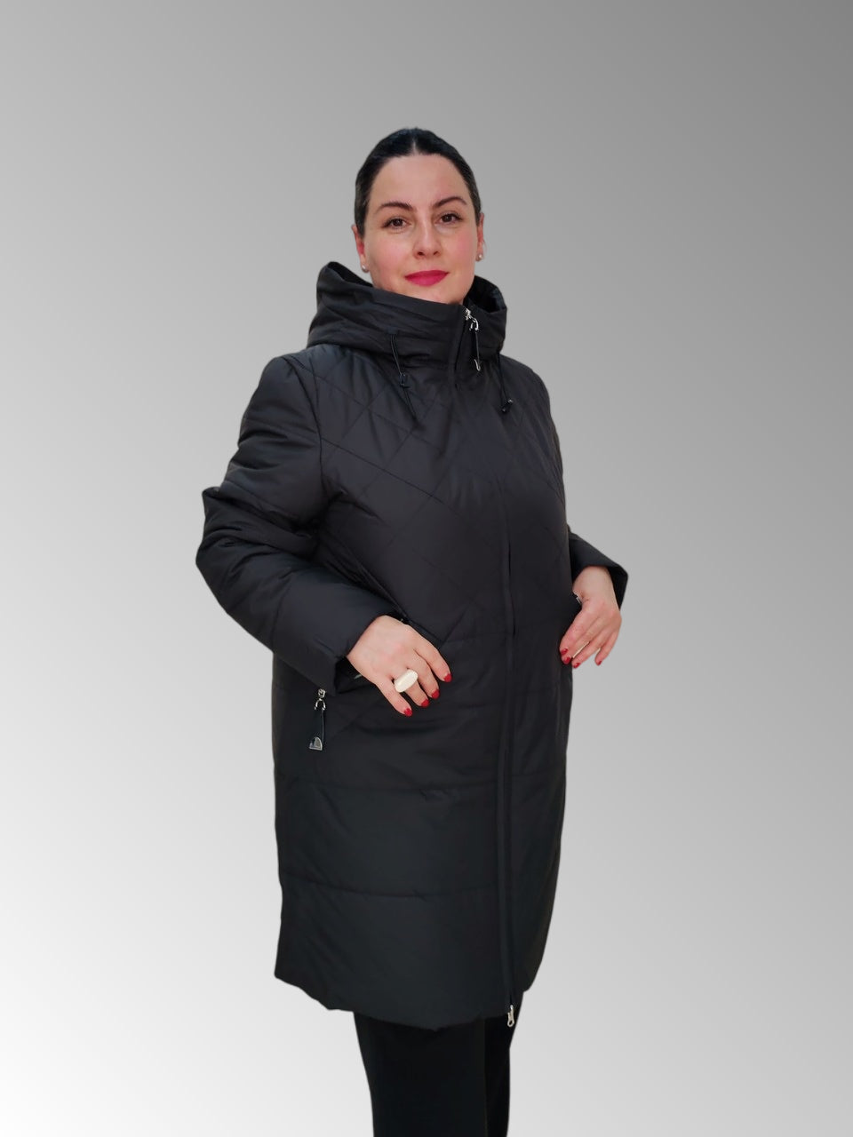 ქურთუკი - სისუფთავისა და სტილში საუკეთესო თბილი და თხელი ქურთუკი პლუს ზომის ქალებისთვის.