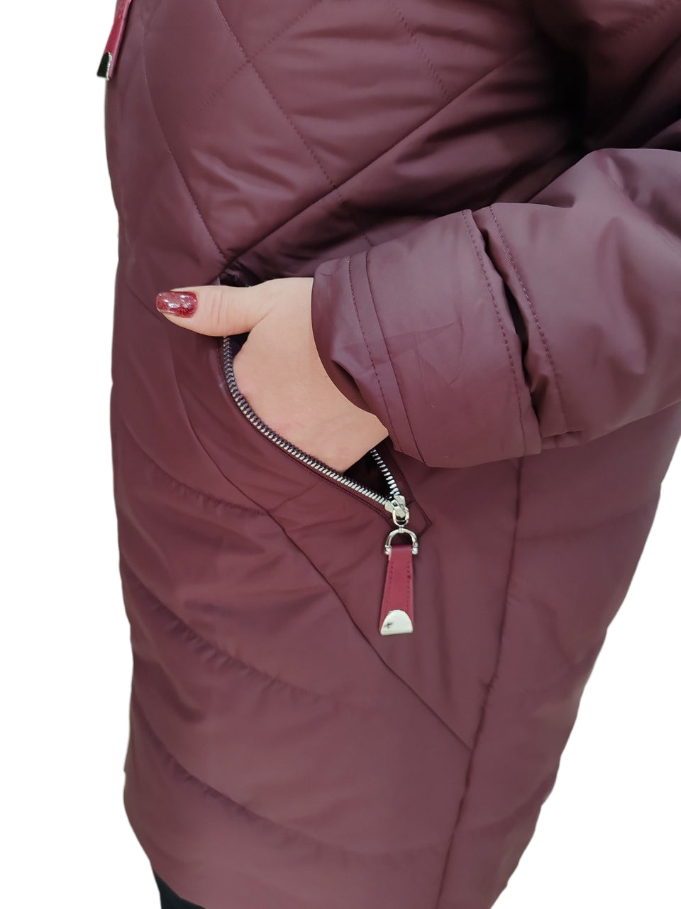  ქურთუკი- მოდური თბილი და თხელი ქურთუკი, შექმნილი ქალებისთვის გვერდითი ჯიბეებით.