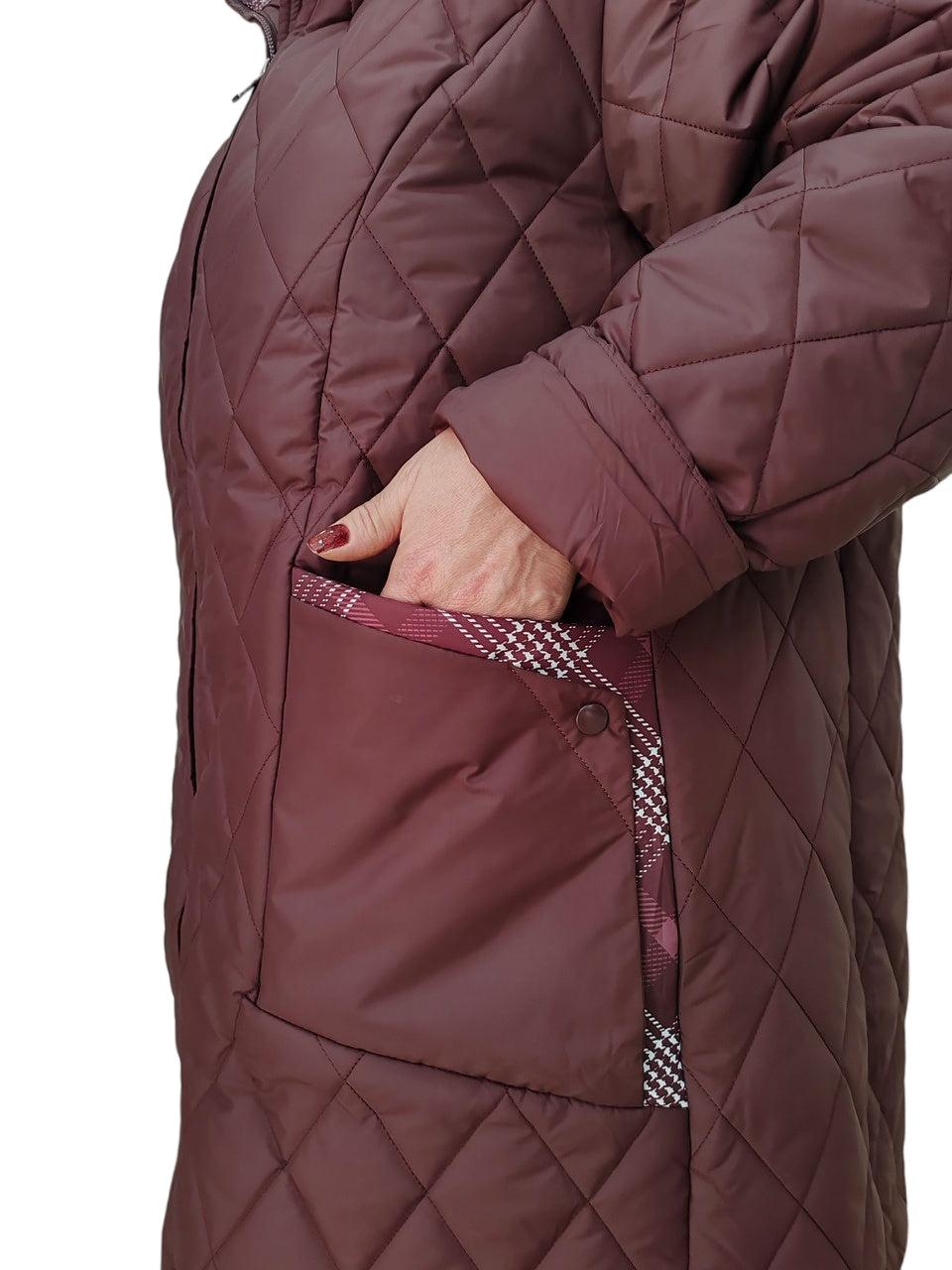 ქალთა თბილი ქურთუკი საქართველოში დიდი ზომის - შესანიშნავი არჩევანი ზამთრის სეზონისთვის.