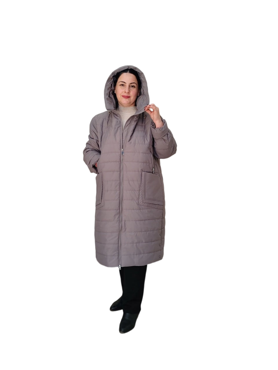 ქალების გრძელი ქურთუკი პლუს ზომის სახით: ელეგანტური და მოდური ფორმა.