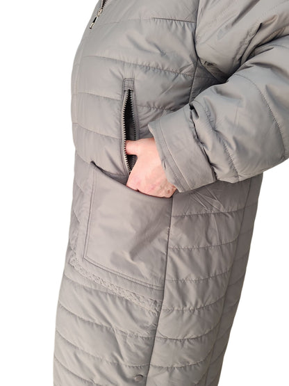 გრძელი ქალის ქურთუკი პლუს ზომაში: უნიკალური დიზაინი და მაღალი ხარისხი.