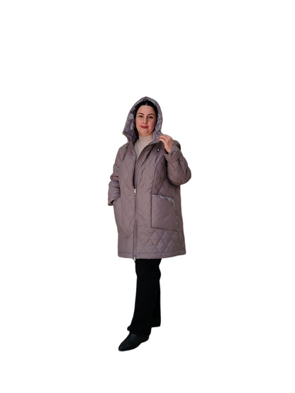 ქალთა თბილი ქურთუკი საქართველოში დიდი ზომის - კომფორტული და პრაქტიკული.