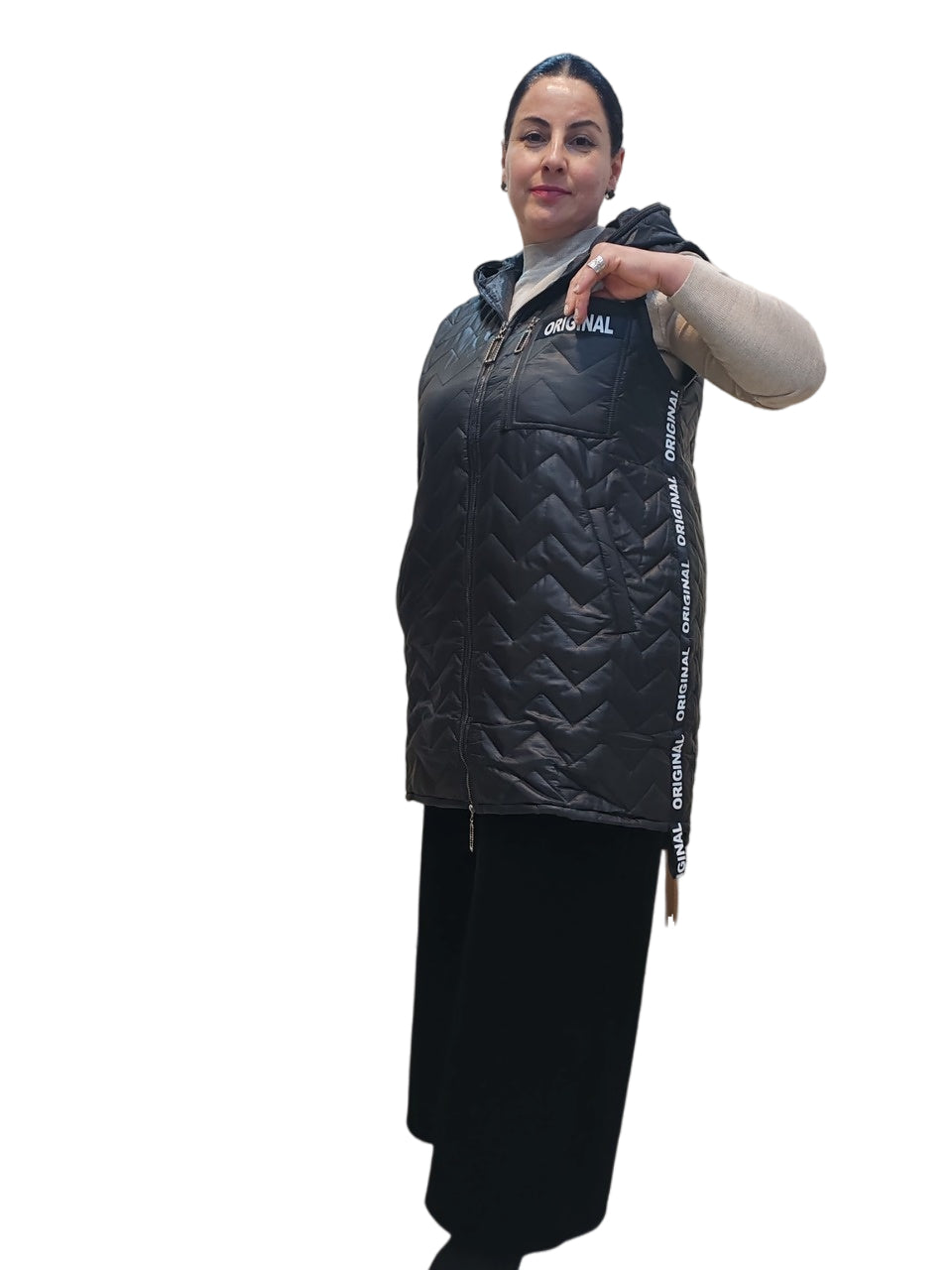 ტრენდული ქალთა ჟილეტი ჯიბეებით და კაპოტის მუხლის სიგრძით, სხვადასხვა ფერის ვარიანტებთან.