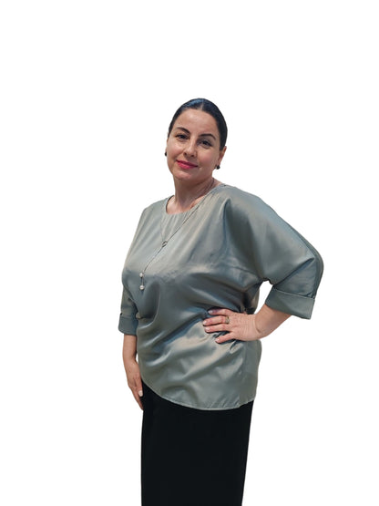 Fashionable silk blouse decorated with a chain - the ideal choice of style and comfort