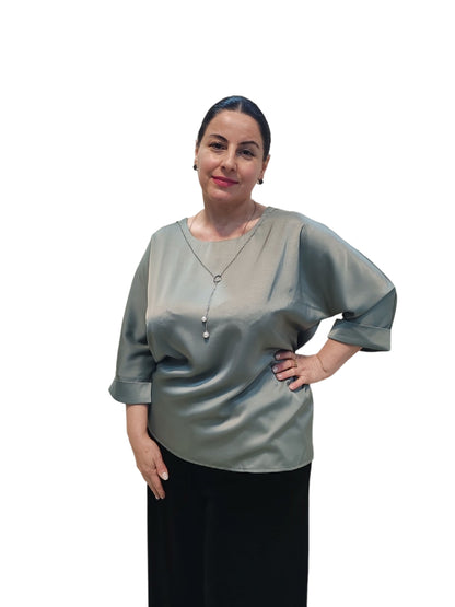 Fashionable silk blouse decorated with a chain - the ideal choice of style and comfort