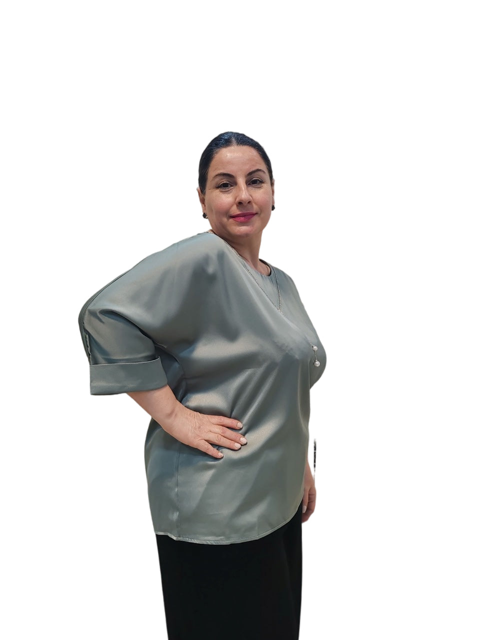 Fashionable silk blouse decorated with a chain - the ideal choice of style and comfort