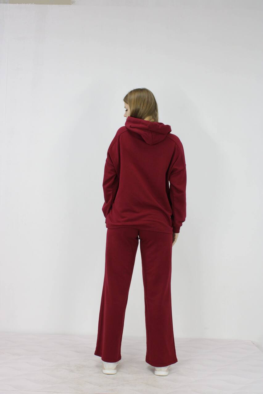 ქალის თავისუფალი კოსტუმი, შინდისფერი - უახლესი ტრენდები და კომფორტული სტილი.