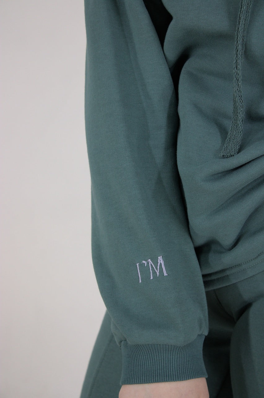 ქალის ბამბის კოსტუმი კაპიუშონით, შესანიშნავი არჩევანი თანამედროვე ქალებისთვის.