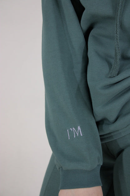 ქალის ბამბის კოსტუმი კაპიუშონით, შესანიშნავი არჩევანი თანამედროვე ქალებისთვის.