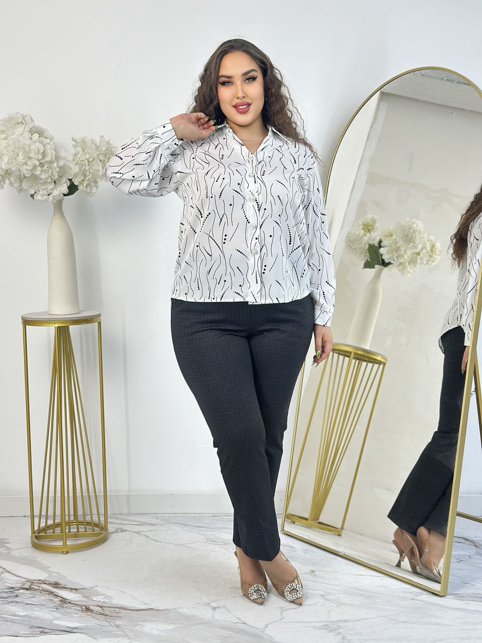 ბლუზა: შეიძინეთ დიდი ზომის ქალის ბლუზა მარგალიტის ღილებით საქართველოში - მრავალფეროვანი არჩევანი.